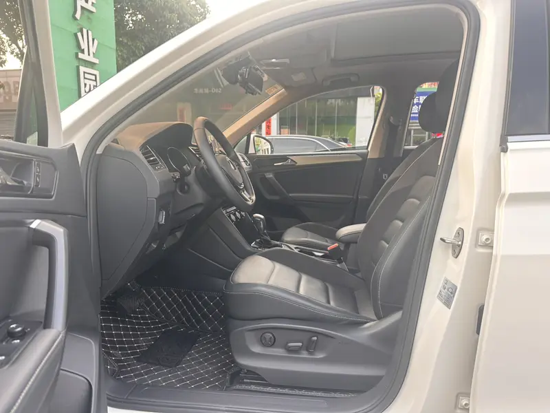 Volkswagen Tiguan L 330 TSI AT 2 WD — фото 12