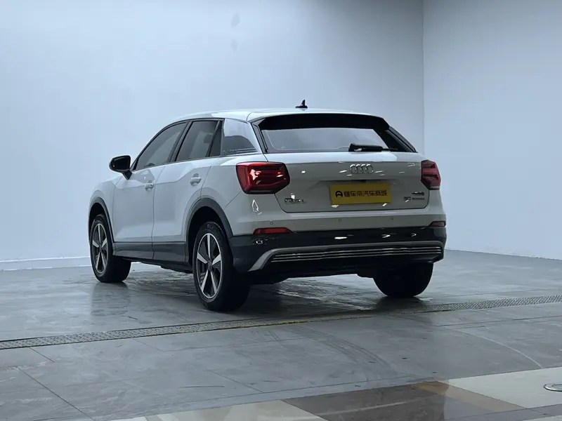 Audi Q2L e-tron — фото 5