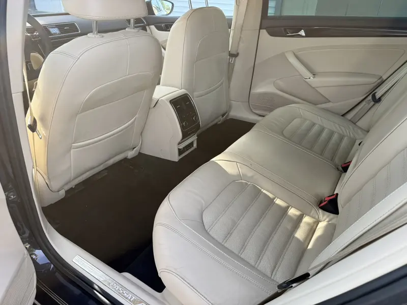 Volkswagen Passat — фото 12