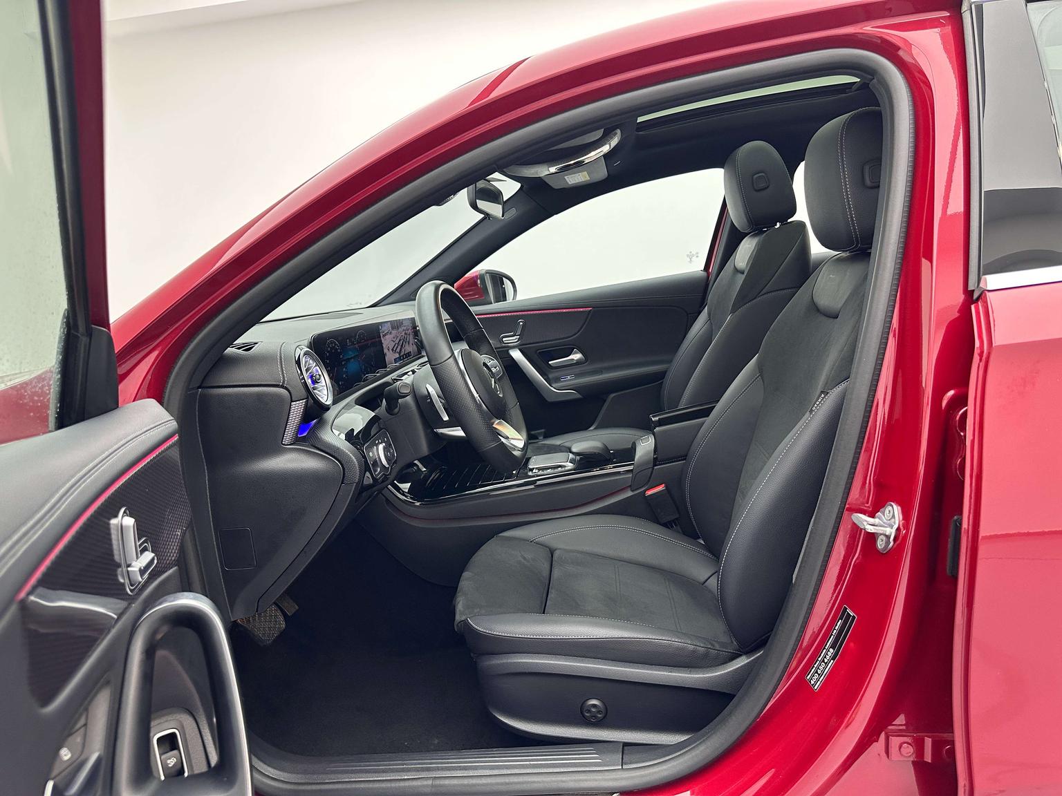 Mercedes-Benz A-Class: фотография 19 из 32