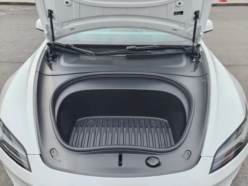 Tesla Model 3 — фото 17