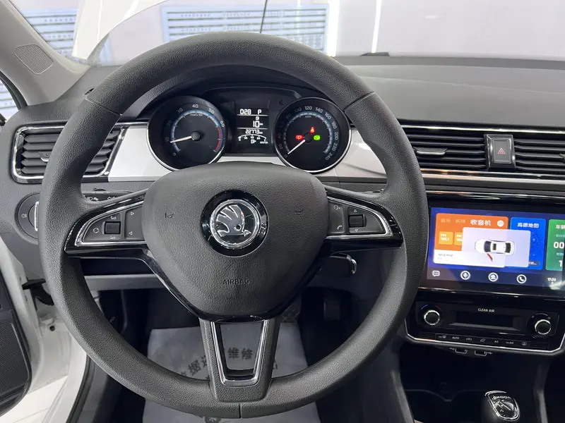 Skoda Rapid — фото 9