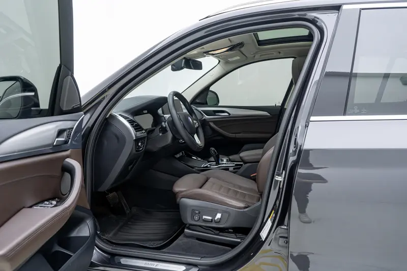 BMW iX3 рестайлинг — фото 17