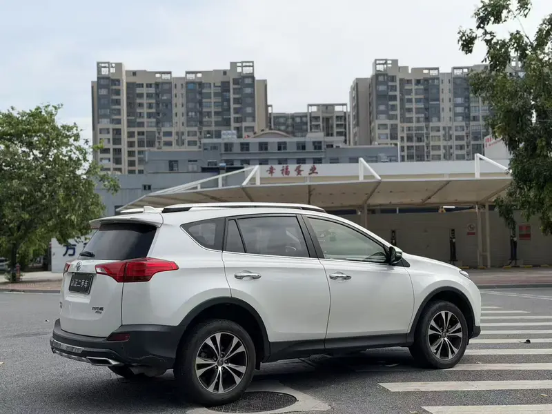 Toyota RAV4 — фото 6