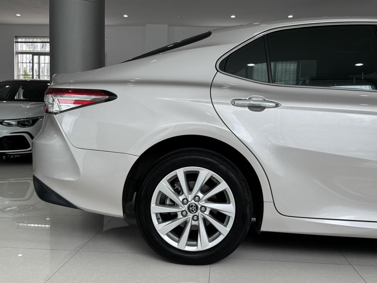 Toyota Camry: фотография 8 из 27