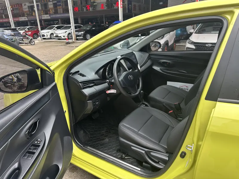 Toyota Yaris L — фото 9
