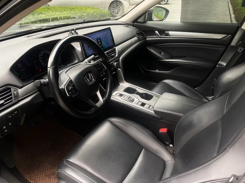 Honda Accord 2.0L — фото 11