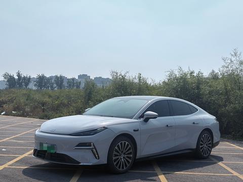 Geely Galaxy Starshine 8 PHEV