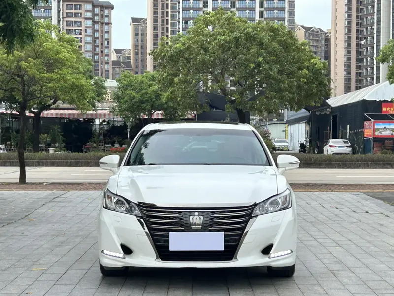 Toyota Crown — фото 2