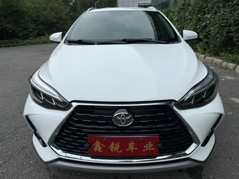 Toyota Yaris L — фото 2