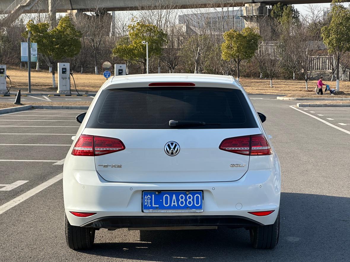 Volkswagen Golf 2016 1.6L MT Fashion