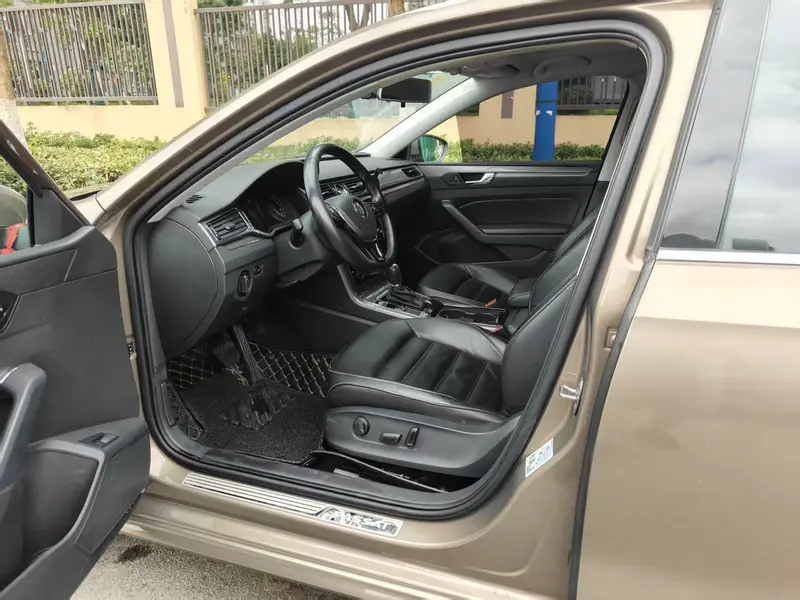 Volkswagen Passat — фото 8