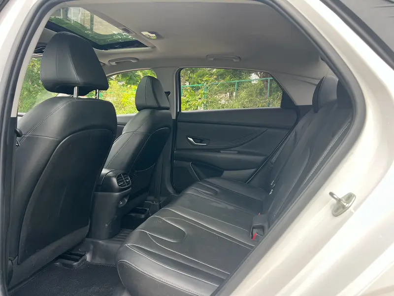 Hyundai Elantra — фото 10