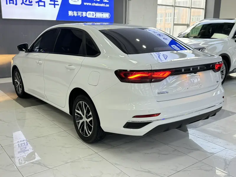 Geely Emgrand — фото 4