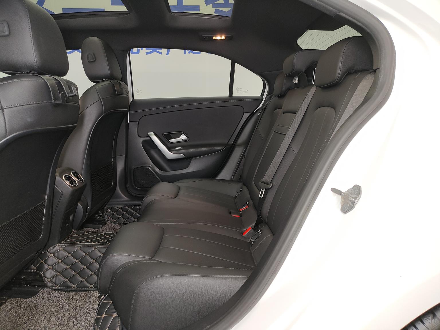 Mercedes-Benz A-Class: фотография 7 из 24