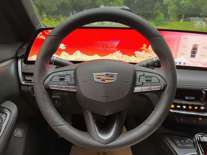 Cadillac CT5 — фото 10