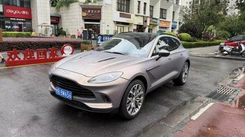 Aston Martin DBX