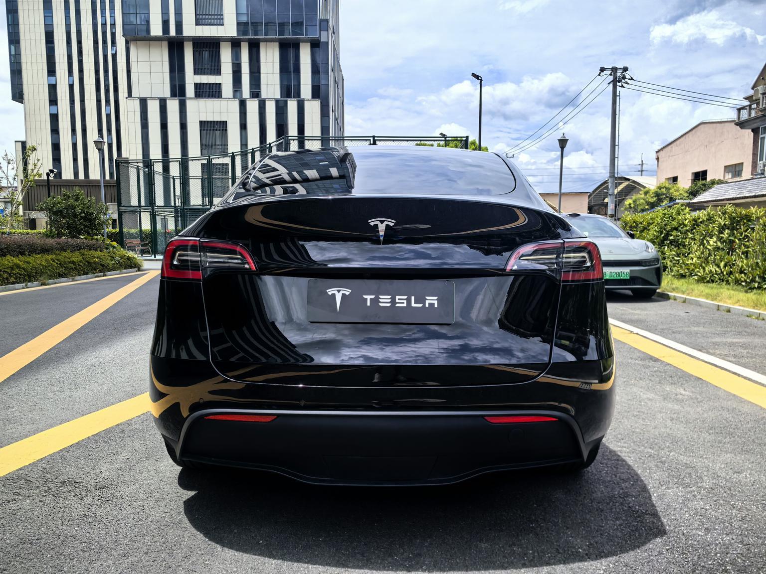 Tesla Model Y: фотография 13 из 18