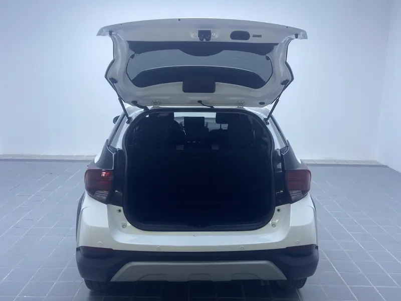 Toyota Yaris L — фото 20
