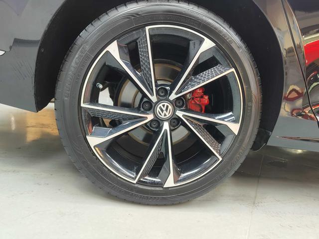 Volkswagen Passat id 4392348 из Китая 16