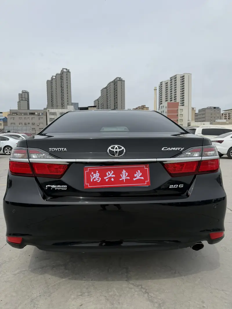Toyota Camry — фото 5