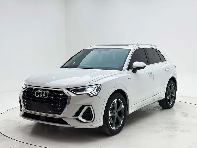 Audi Q3 — фото 1