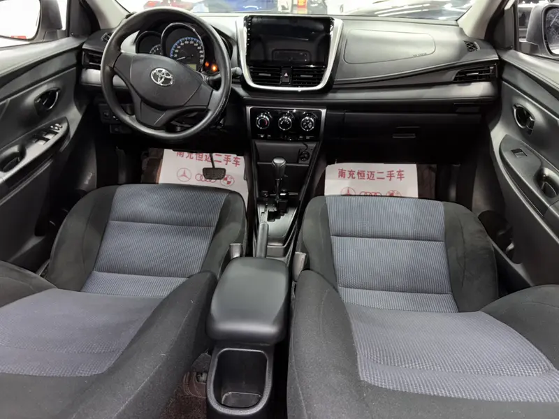 Toyota Yaris L — фото 7