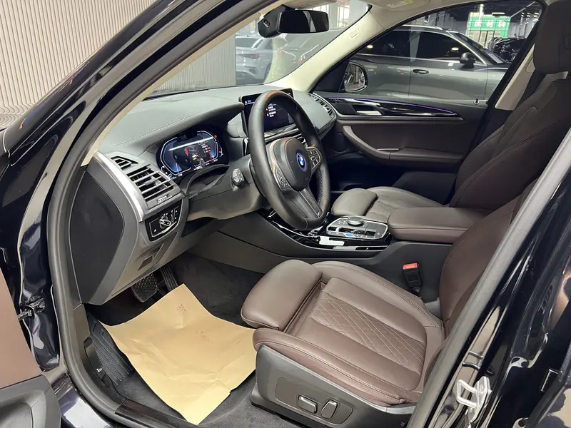 BMW iX3 продвинутая — фото 11