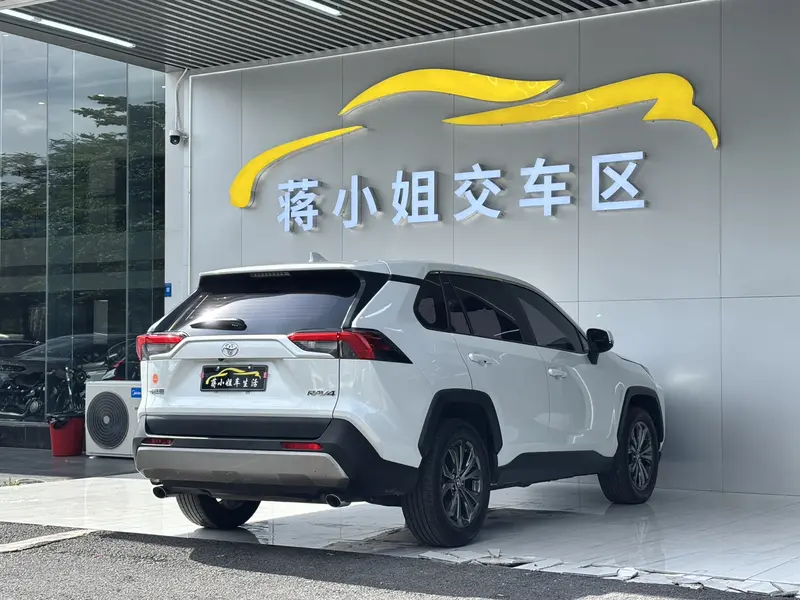 Toyota RAV4 — фото 6