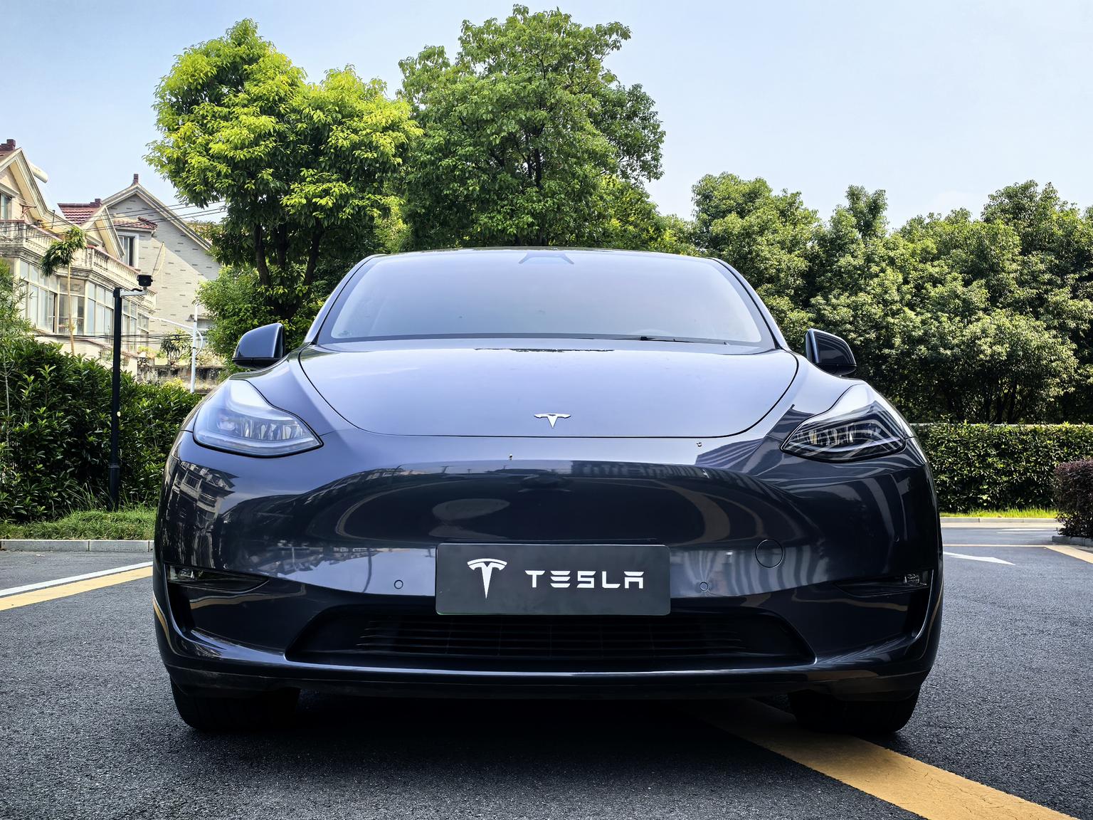 Tesla Model Y: фотография 2 из 19