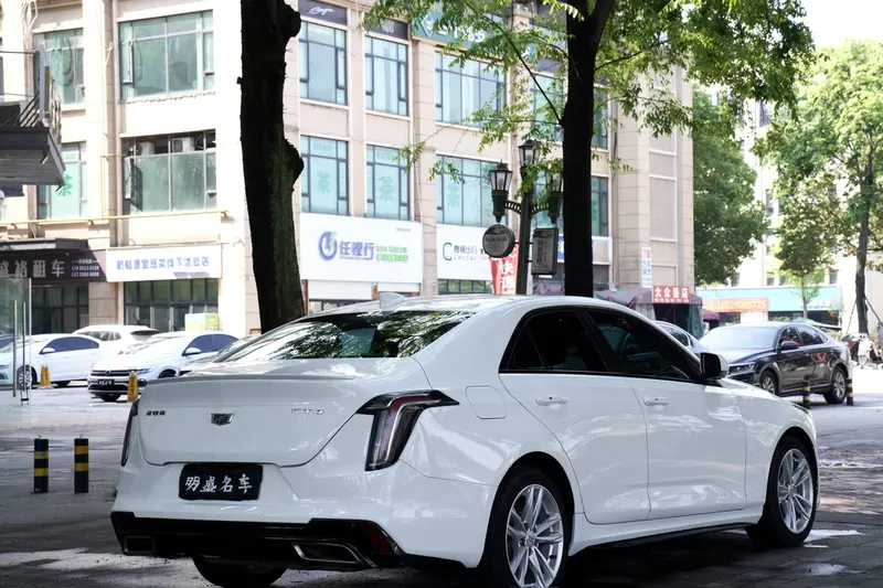Cadillac CT4 — фото 7
