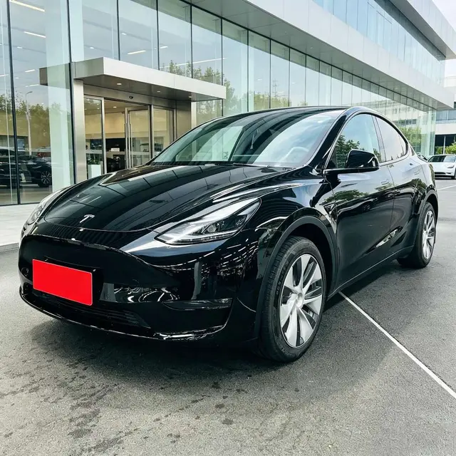 Tesla Model Y — фото 1