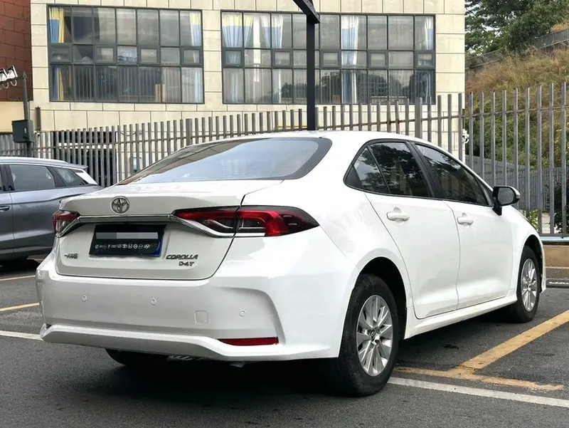 Toyota Corolla — фото 6
