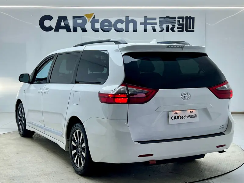 Toyota Sienna — фото 5
