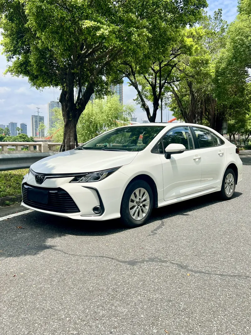 Toyota Corolla — фото 1