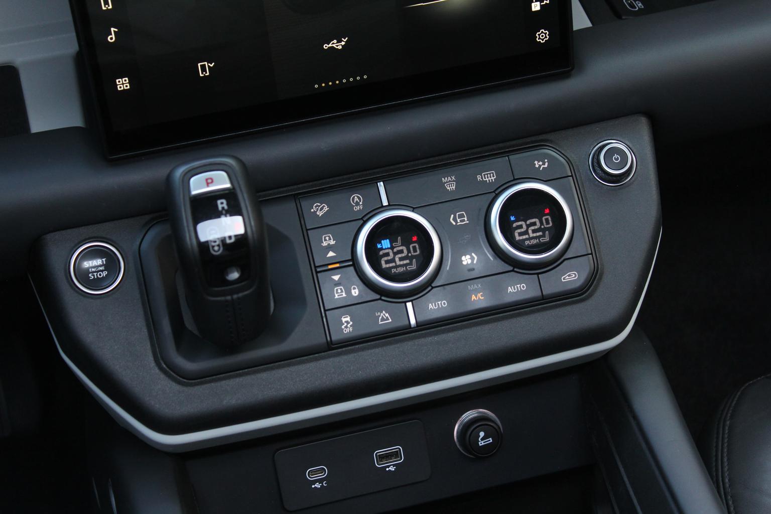 Land Rover Defender: фотография 17 из 32