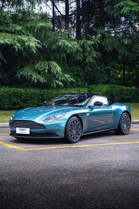 Aston Martin DB11