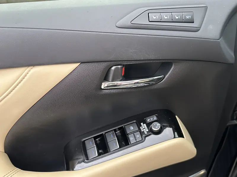 Toyota Vellfire — фото 11