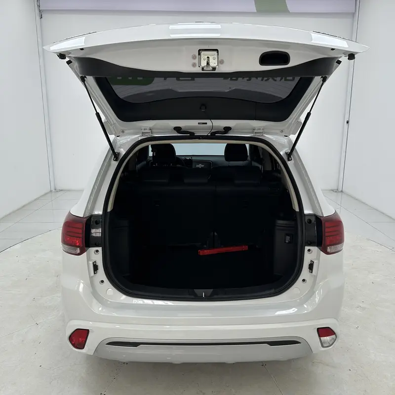 Mitsubishi Outlander — фото 14
