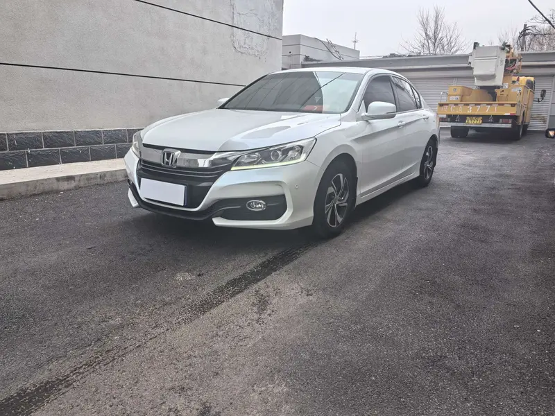 Honda Accord — фото 1