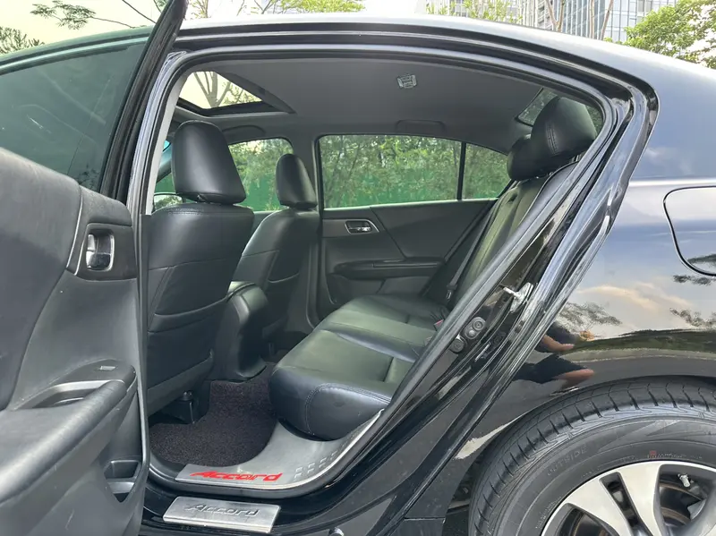 Honda Accord — фото 10