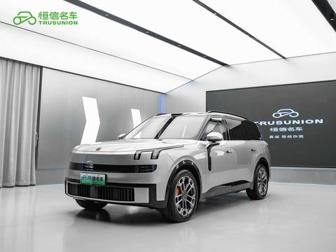 Lynk & Co 900