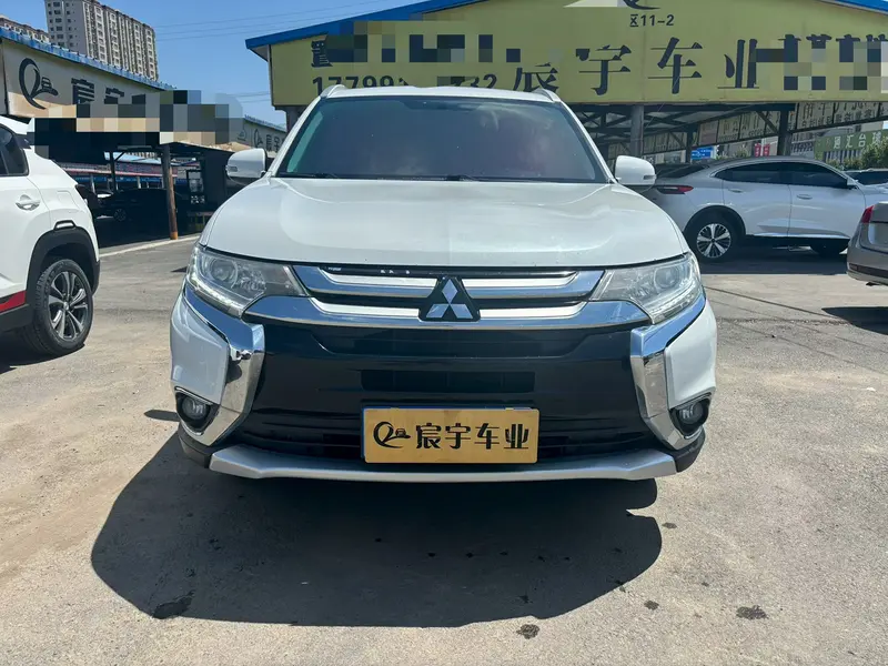 Mitsubishi Outlander — фото 2