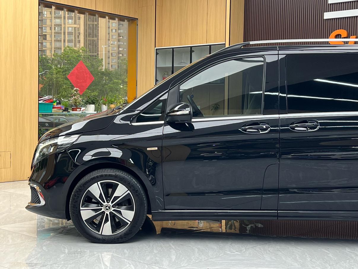 Mercedes-Benz V-Class: фотография 13 из 37