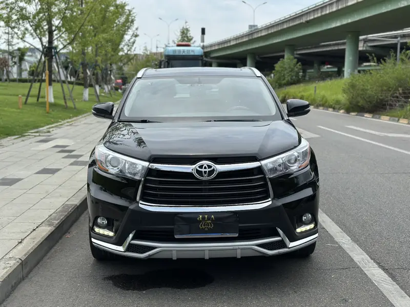 Toyota Highlander — фото 2