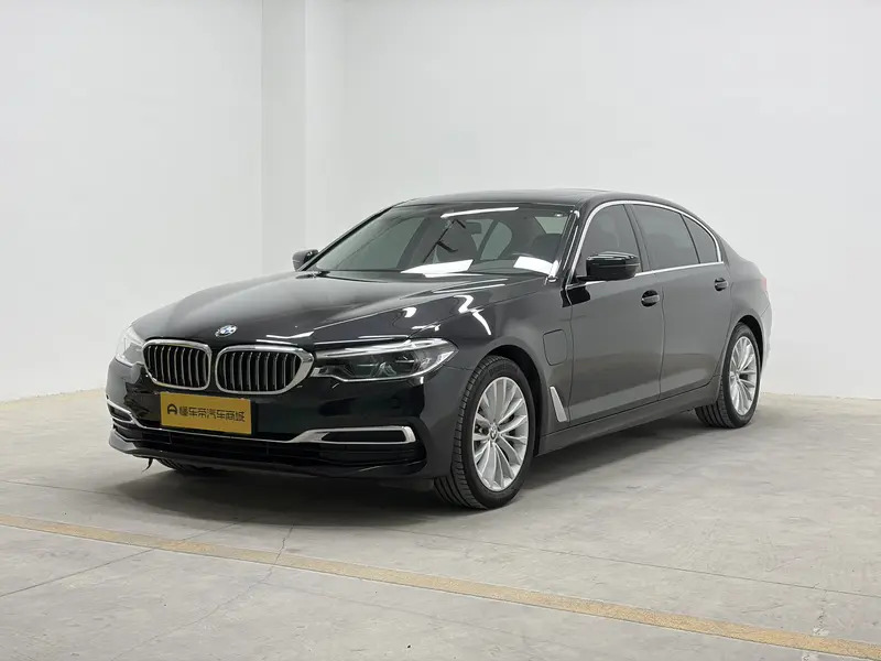 BMW 5 PHEV 530 Le Luxury Package