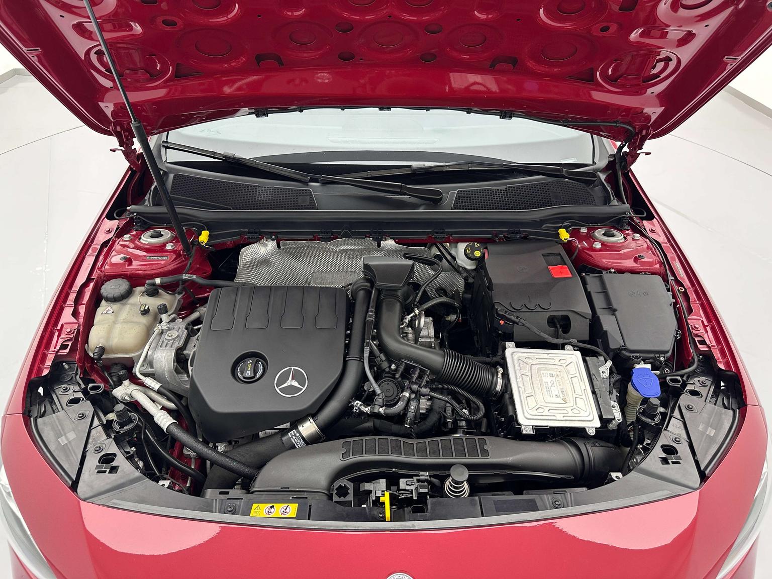 Mercedes-Benz A-Class: фотография 27 из 32