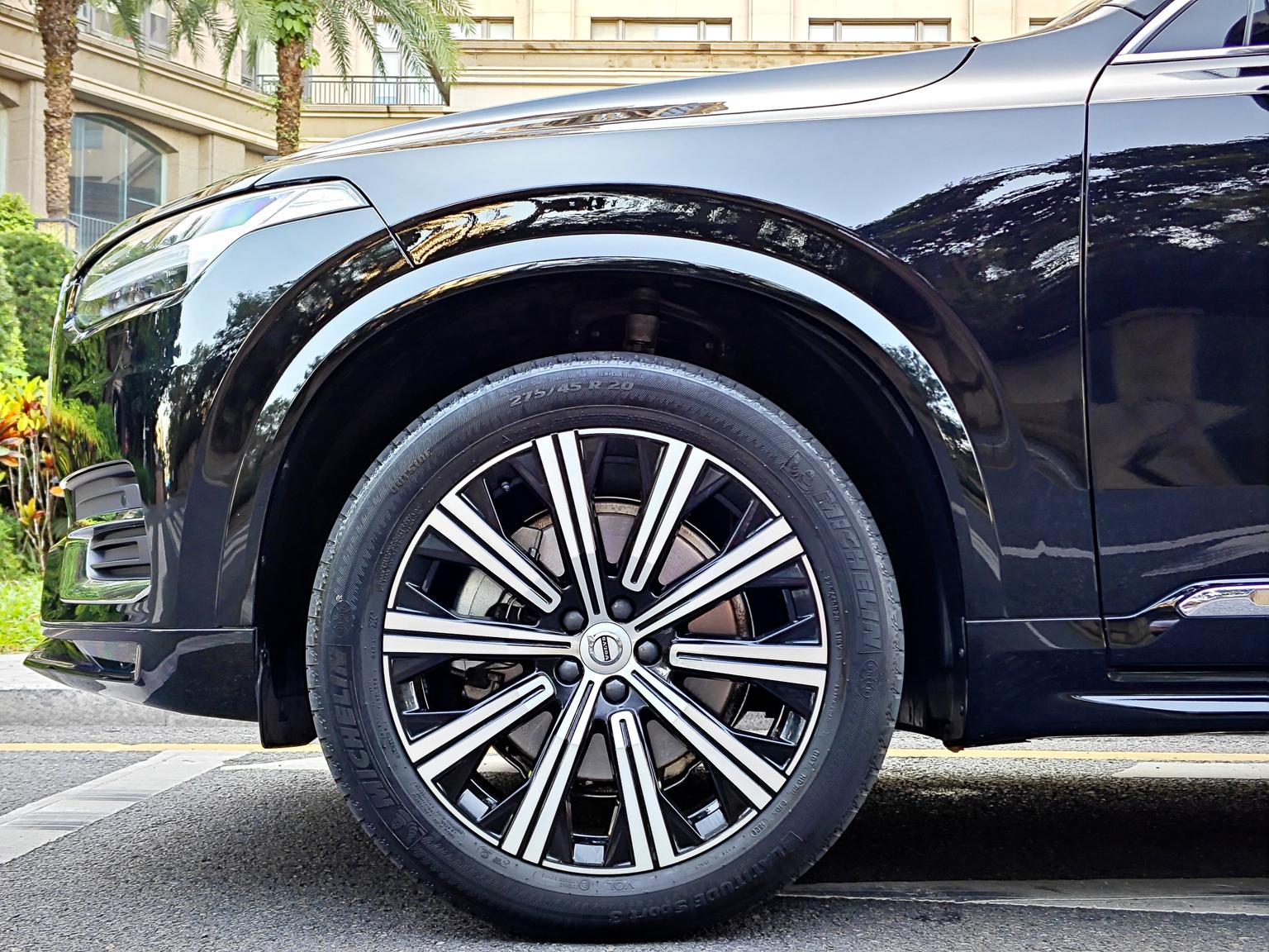 Volvo XC90: фотография 7 из 36