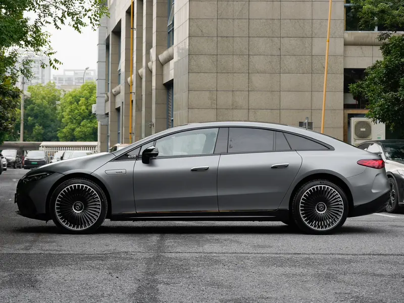 Mercedes-Benz EQS AMG — фото 3