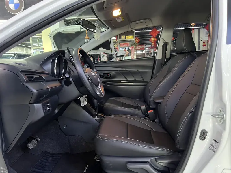 Toyota Yaris L — фото 11